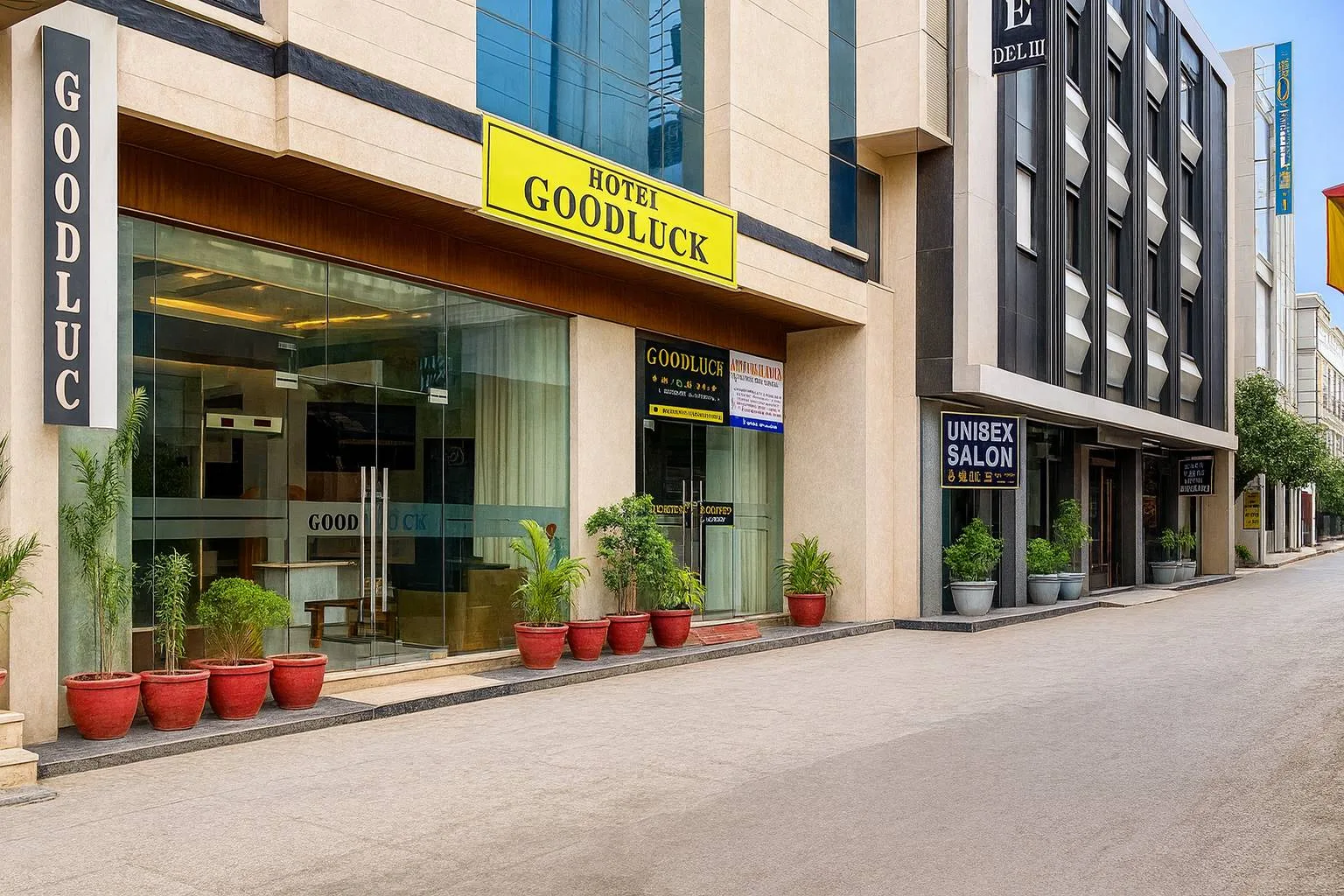 Hotel Good Luck entrance