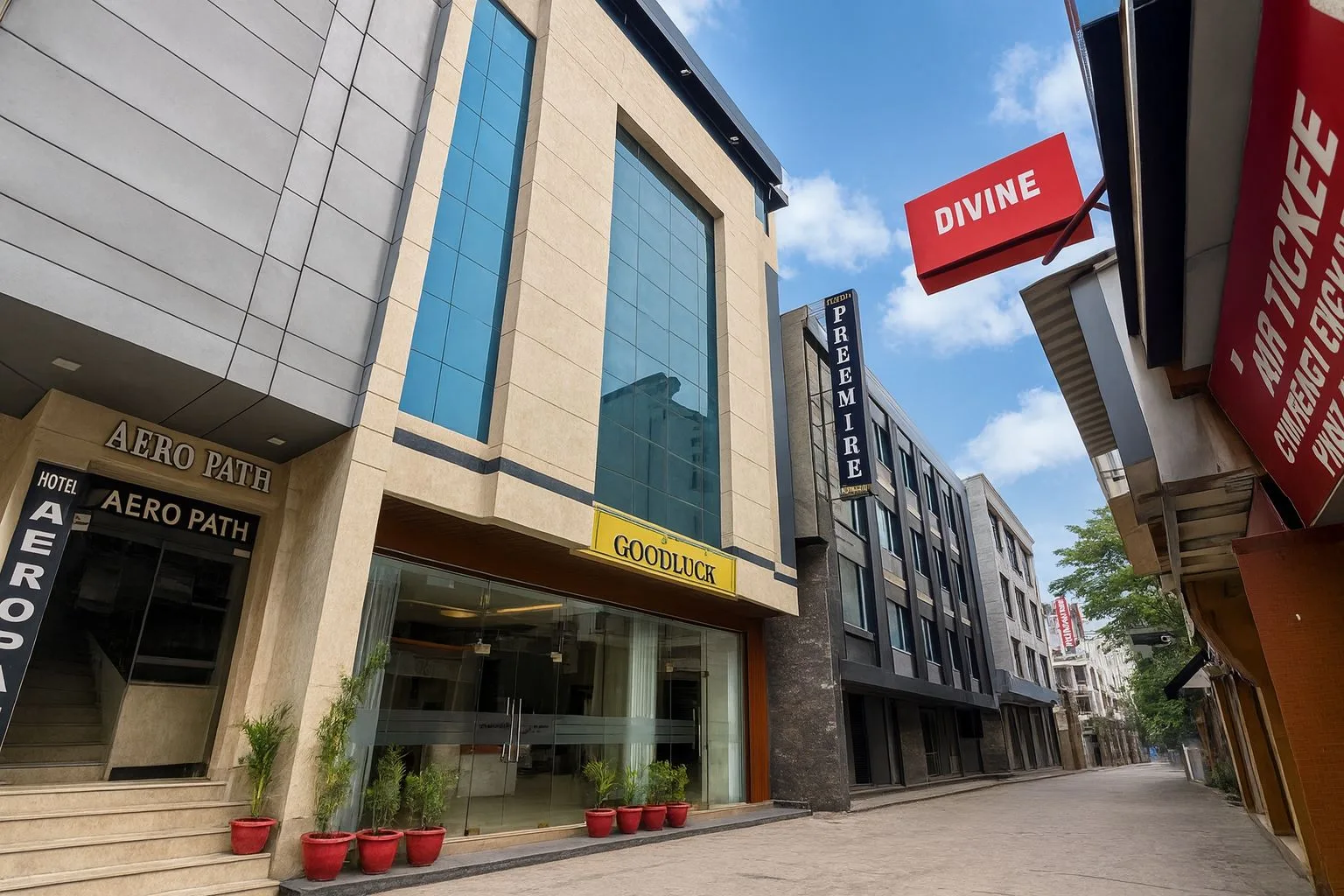 Hotel Good Luck — Facade
