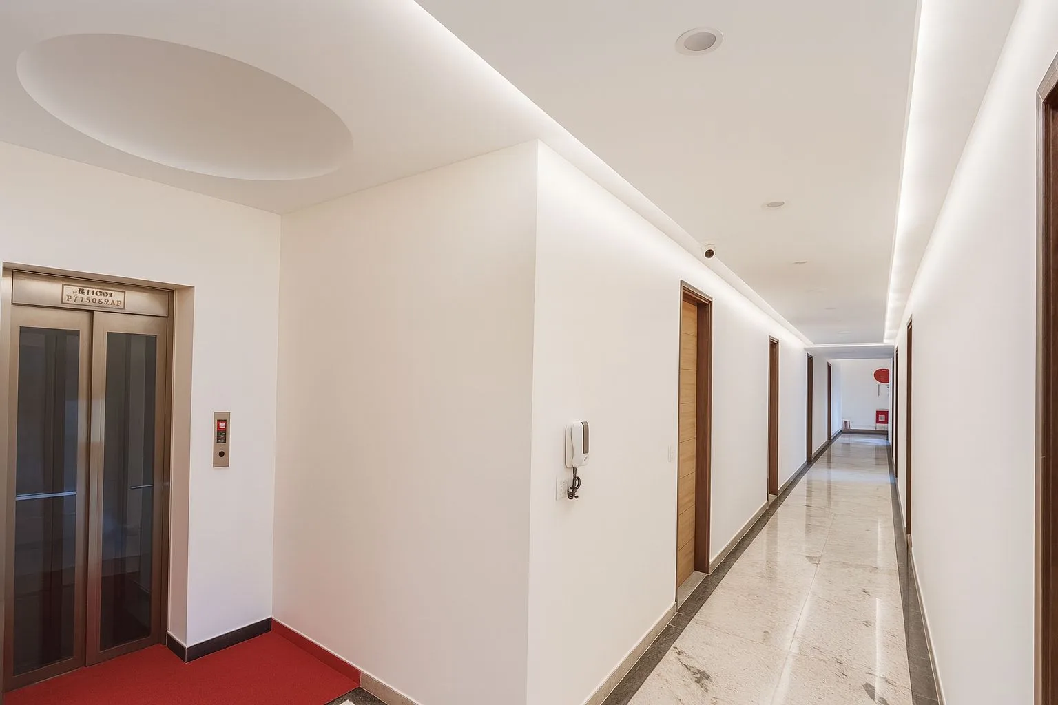 Hotel Good Luck — Lobby
