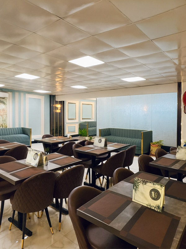 Hotel JMK — Restaurant Seating