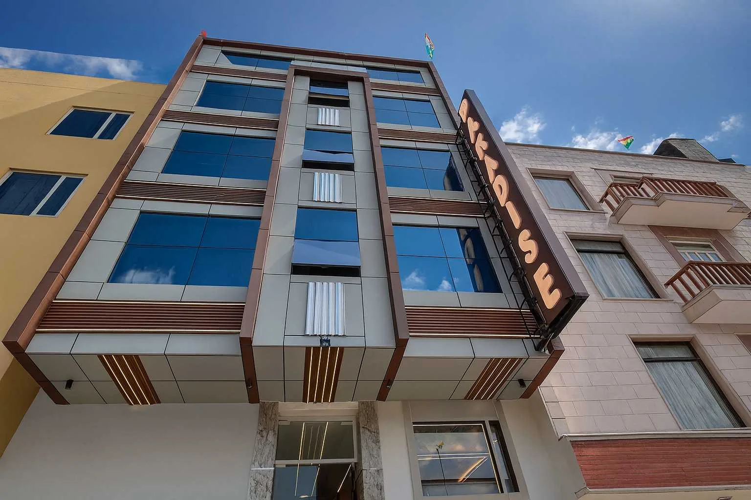 Hotel Paradise International — Building Exterior