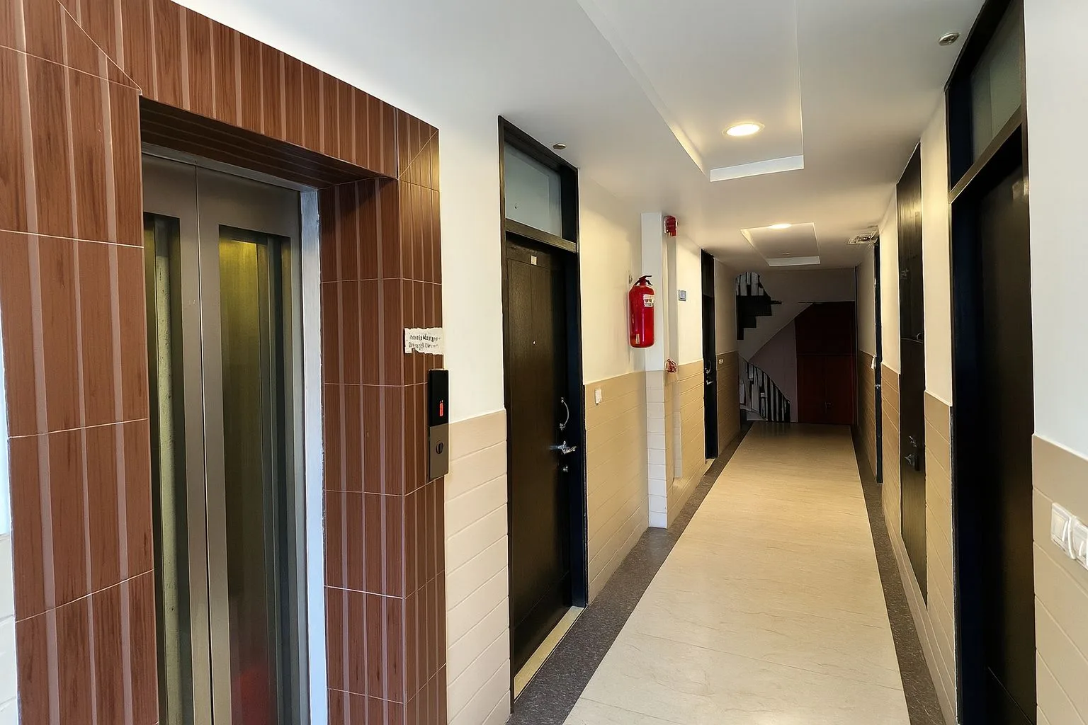 Hotel Paradise International Deluxe Room with Common Area Access