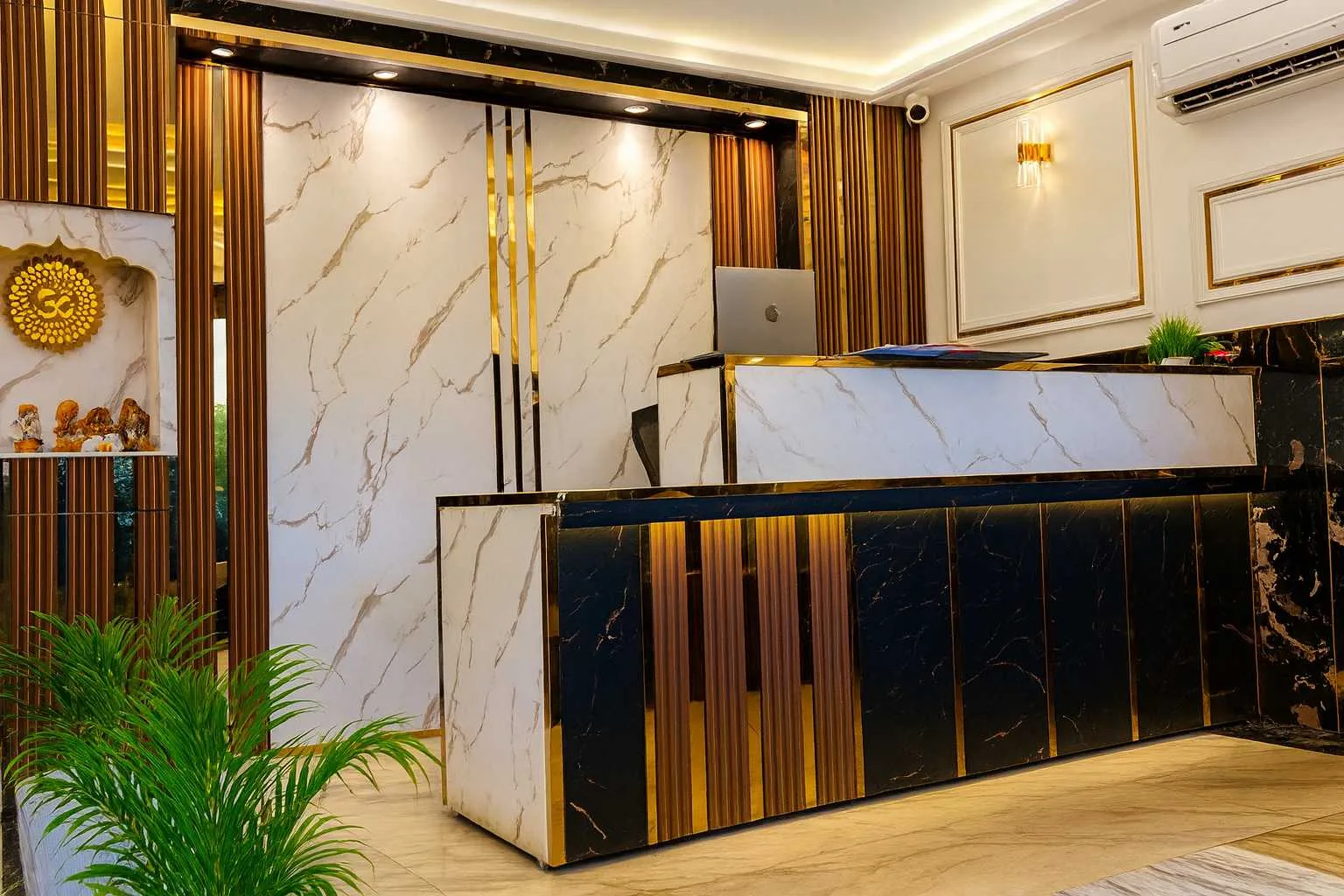 Hotel Paradise International reception