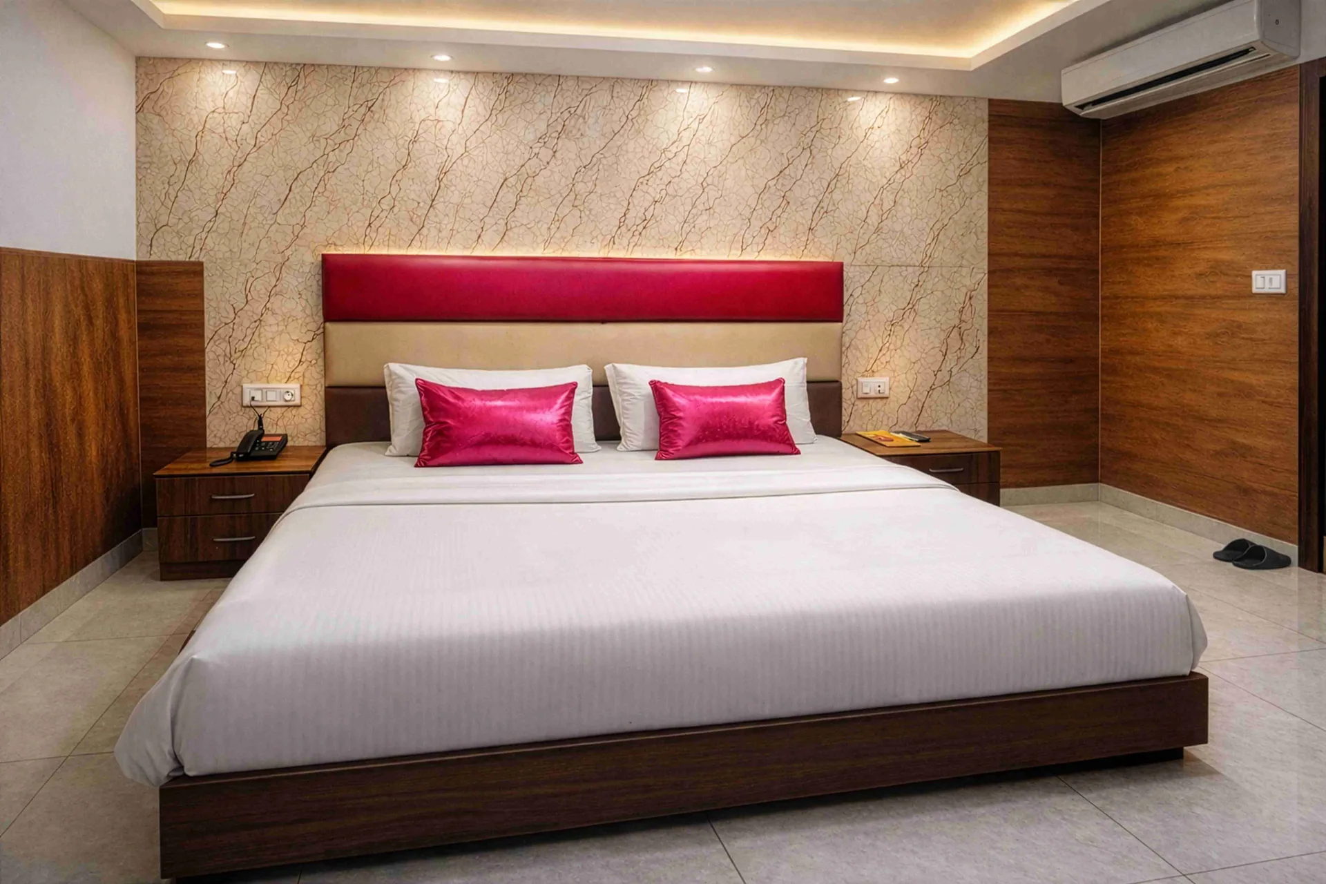 Hotel Urban Luxury By JMD Group Executive Airport Package Room